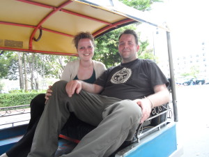 Wir in einem Tuktuk